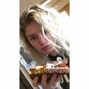 Meet your Posher, Kelsey